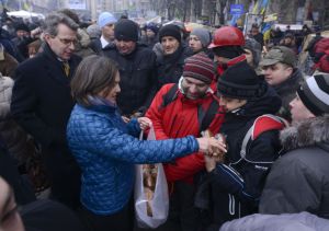 Nuland giving out cookies in 3